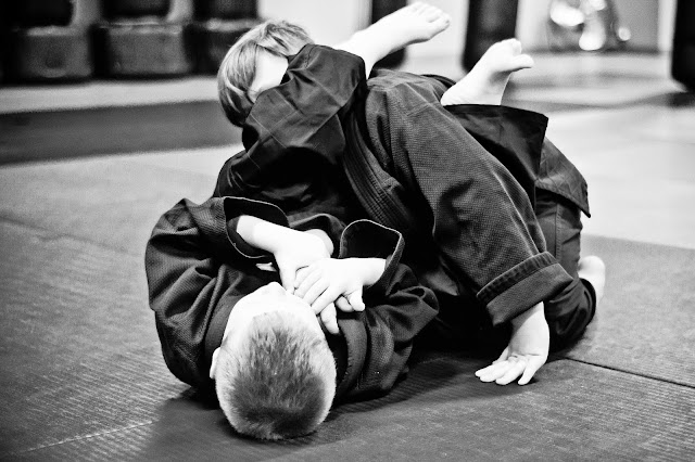 kids brazilian jiu jitsu classes in Morristown TN armbar submission