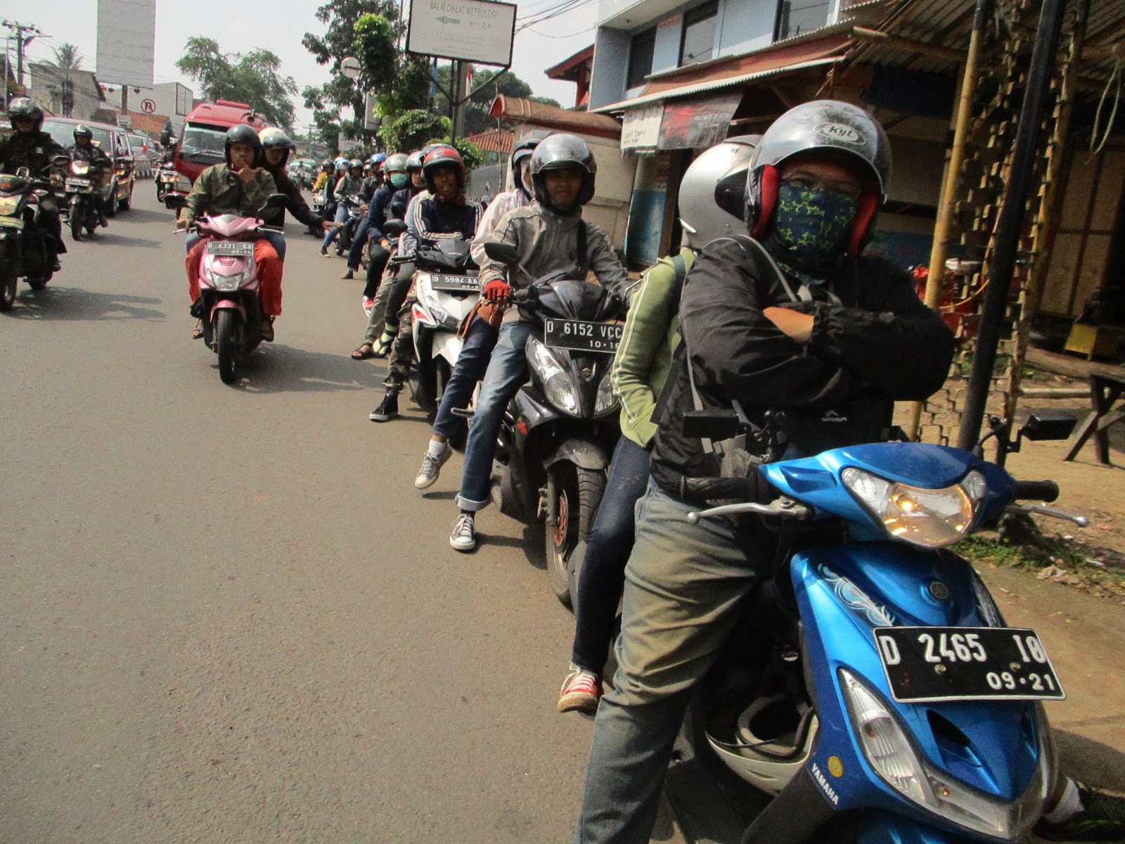 Beberapa bulan ini Komunitas Aleut jarang melakukan ngaleut dalam kota diganti dengan momotoran ke beberapa tempat di wilayah Priangan dan sesekali