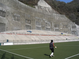 “foto-stadion-sepak-bola-unik-disunia”