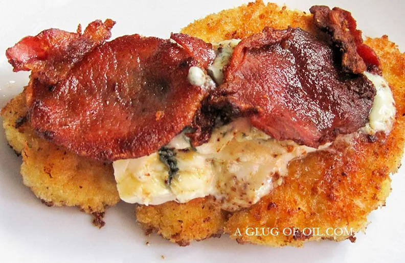 Crispy chicken with blue cheese and bacon.