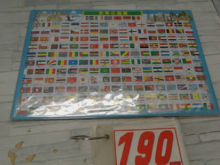 中古品　世界の国旗　パズル　１９０円