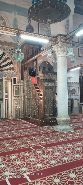 تركيب أول حاجز حماية شفاف حول منبر مسجد السلطان أبو العلا الأثرى: