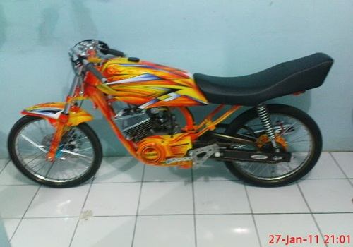 GAMBAR MODIFIKASI MOTOR YAMAHA RX KING PELANGI STYLE AIRBRUSH RAINBOW