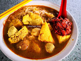 Famous-Curry-Laksa-Pekan-Nanas-李国旗叻沙