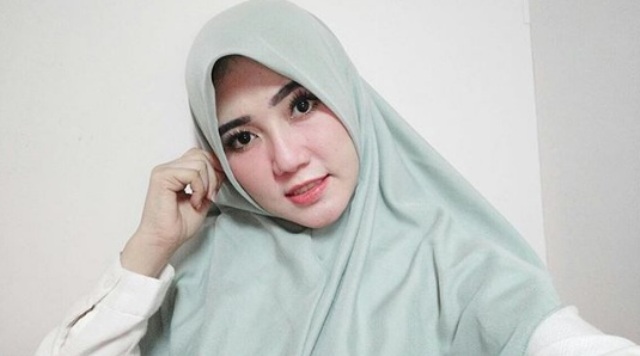 Via Vallen Kenakan Hijab, Warganet: Adem Banget Lihatnya