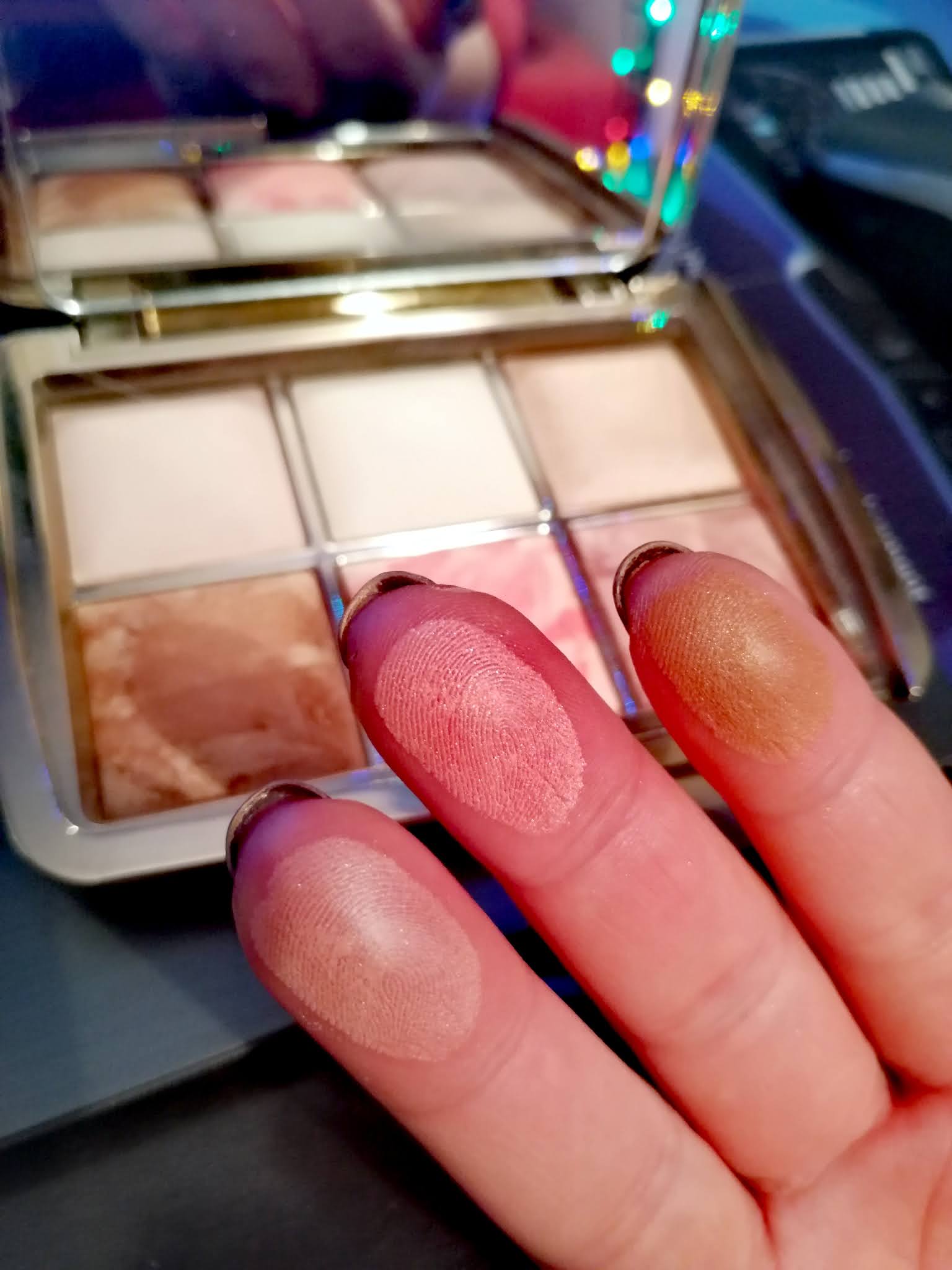 Paleta Hourglass Ambient Lightening Sculpture