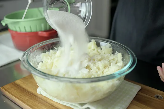 Add sugar to the mashed tapioca.