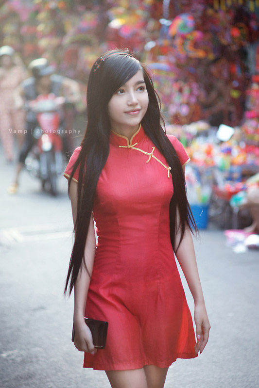 Elly Tran Ha or Elly Kim Hong wearing her (Vietnamese) National Costume and 