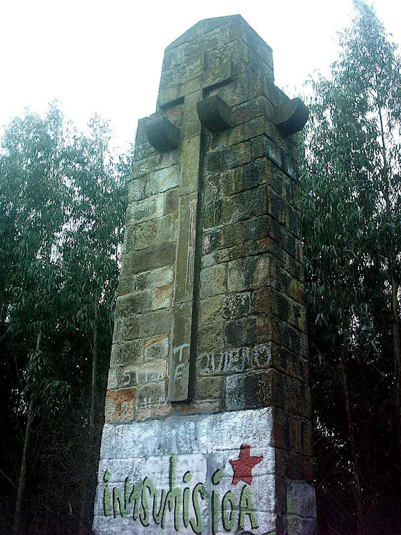 O monumento da Cruz foi previa e ofensivamente pichado