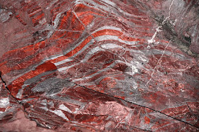 Quartzito vermelho e minério de ferro cinza, USA