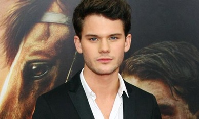 jeremy-irvine500