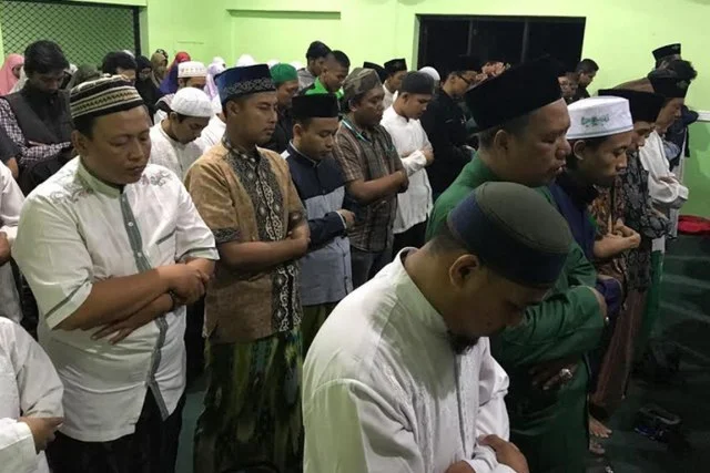 Tata Cara, Niat serta Doa Sholat Anisil Qobri Lengkap Arab dan Terjemahnya