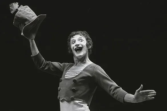 "Marcel Marceau's Net Worth: Discovering the Fortune of a Legendary Mime Artist"
