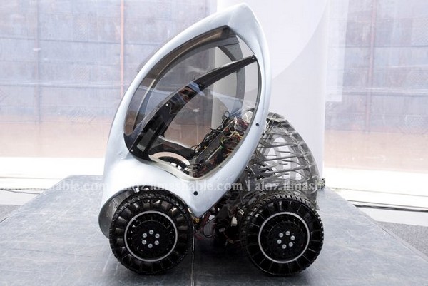 Futuristic fold-up car makes its debut