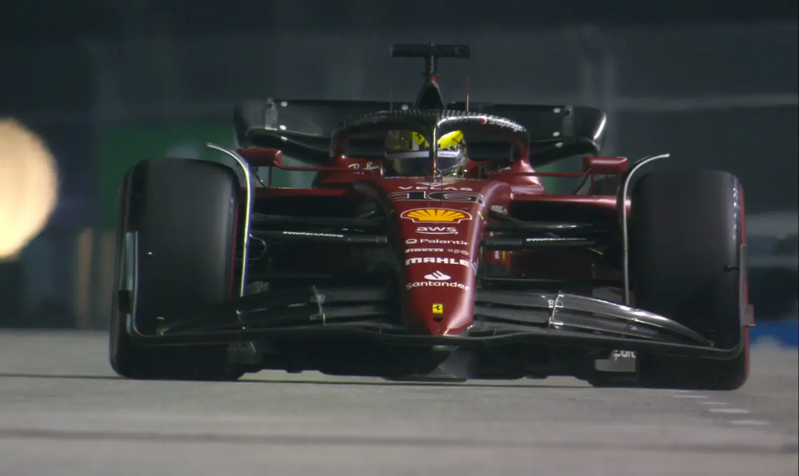 Charles Leclerc conquista la pole del gran premio di Singapore 2022