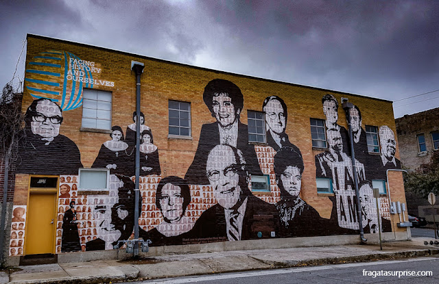 Grafite em uma rua de Memphis lembra a luta contra a segregação racial e pelos Direitos Civis nos EUA