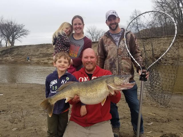 North Dakota Record Walleye caught in April of 2019 by Tom Volk in the Heart River in Mandan North Dakota.