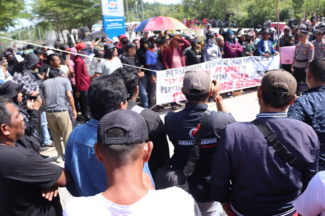 Kapolres Karimun Pimpin Pengamanan Unjuk Rasa yang Dilakukan Ratusan Masyarakat di PT Saipem Karimun Yard