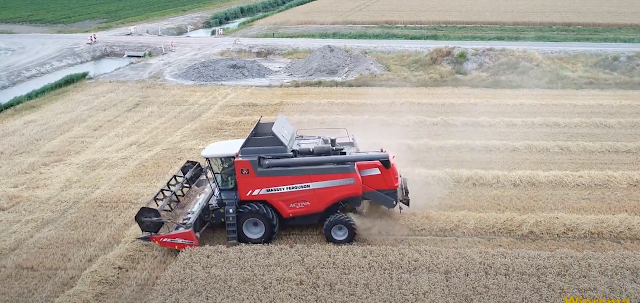 Performance of a combine harvester in the field. Factors that affect combine harvester performance