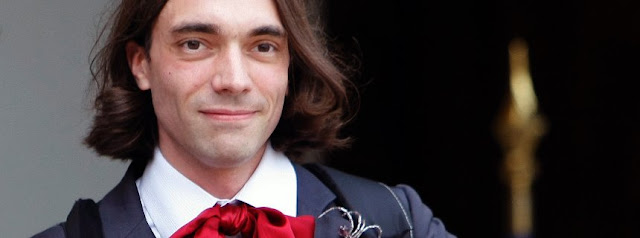 Cédric Villani, né le 5 octobre 1973 à Brive-la-Gaillarde, est un mathématicien français, directeur de l'Institut Henri-Poincaré et professeur à l'université Claude Bernard Lyon 1. Il a reçu la médaille Fields en 2010