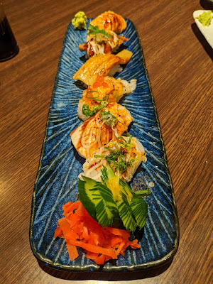 連不敢吃海鮮的年糕媽都讚不絕口，目前吃過最好吃的炙燒握壽司就是魚舞的。