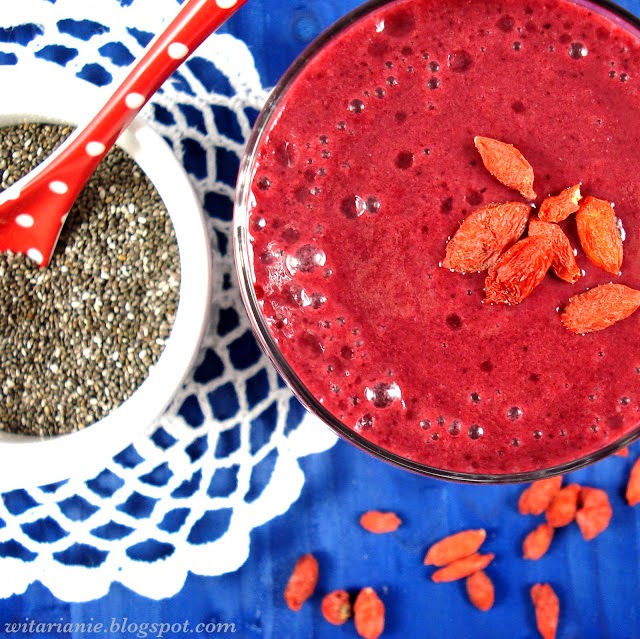 http://zielonekoktajle.blogspot.com/2014/10/acai-chia-owoce-lesne-banan-jagody-goji.html