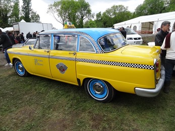 2018.05.01-096 Checker taxi jaune