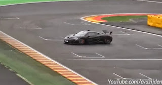 Top Gear-Crew und der McLaren P1 auf der Rennstrecke von Spa-Francorchamps