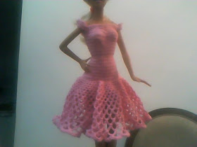 Barbie com vestido de crochê feito por Pecunia MM