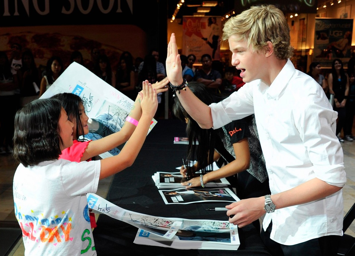 Cody Simpson and Jessica Jarrell Pastry Performances in Vegas!