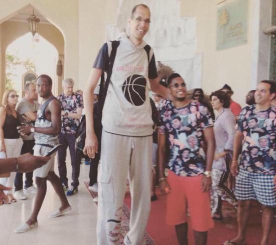 Photo: Samuel Eto'o meets world's tallest man in Marrakech