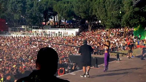 A cantora Manu Gavassi, que acaba de lançar um novo clipe, se apresentou ontem (24) para mais de 90 mil pessoas, no palco principal do Rock in Rio Lisboa.