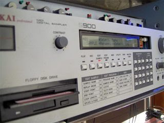 AKAI S900 Sampler