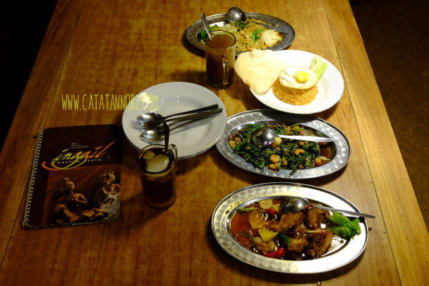 Makan di Inggil Resto, Malang - Rumah Makan Berkonsep 