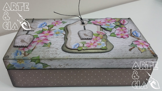 Caixa de MDF Flocada com Scrapbook: Gaiola e Flores 4