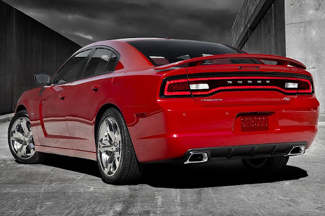 [2011 Dodge Charger RT Photo]