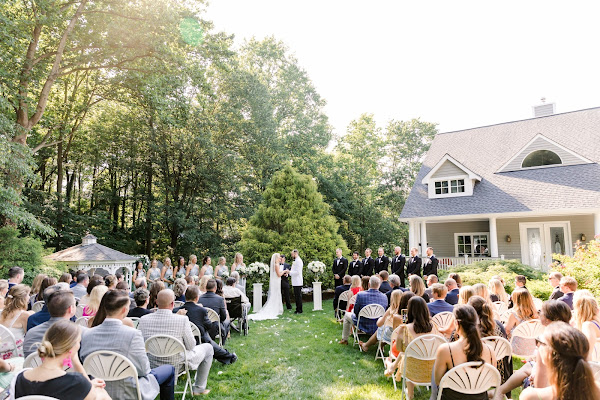 Backyard Summer Wedding in Edgewater, MD photographed by Maryland Wedding Photographer Heather Ryan Photography