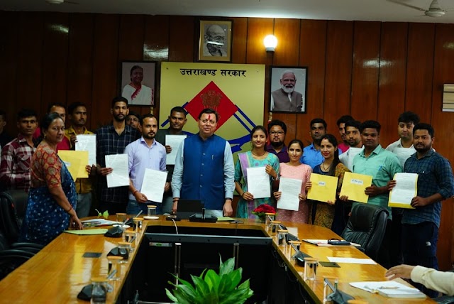 CM धामी ने उच्च शिक्षा विभाग के अन्तर्गत चयनित 17 अभ्यर्थियों को प्रदान किये नियुक्ति पत्र 