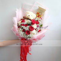 bunga valentine, buket bunga dan cokelat, buket bunga ferrero rocher, buket bunga mawar, bunga mawar valentine, handbouquet mawar, bunga mawar 100tangkai, buket rose, toko bunga, florist jakarta, toko bunga jakarta barat, toko bunga grogol