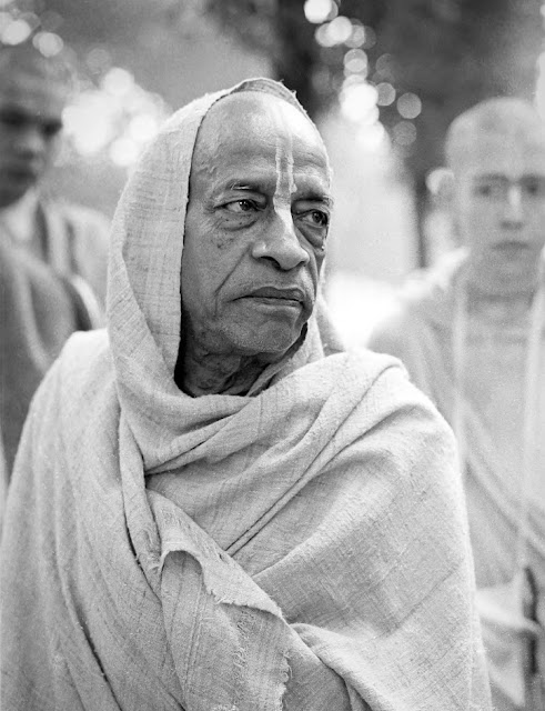 Srila Prabhupada Teaches How to Be a Devotee