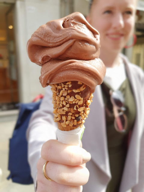 Woman holding ice cream, Venice #WithGalaxy