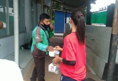 PSI NTB Bagikan Rice Box Solidaritas ke Driver Ojol