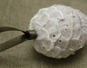 Lace Pinecone Ornament - Turtles and Tails blog