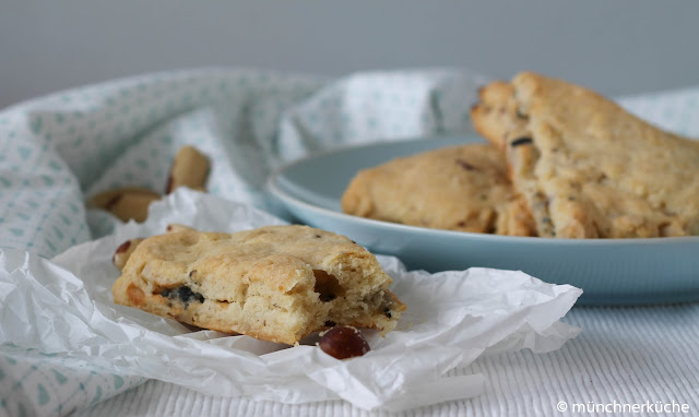 Buttrig lockere herzhafte Scones.