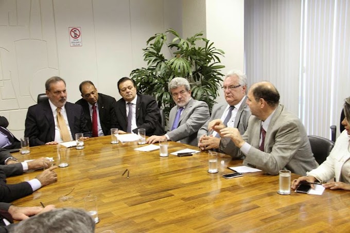 Jorge Côrte Real participa de reunião da bancada do PTB com o ministro Armando Monteiro Neto‏