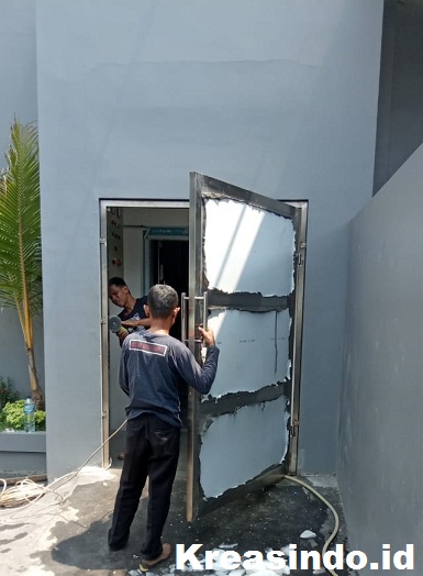 Pintu Stainless Doble Plat Luar Dalam pesanan PT Mitra Bersama untuk Projek Gedung Al Hijaz Cawang Jakarta