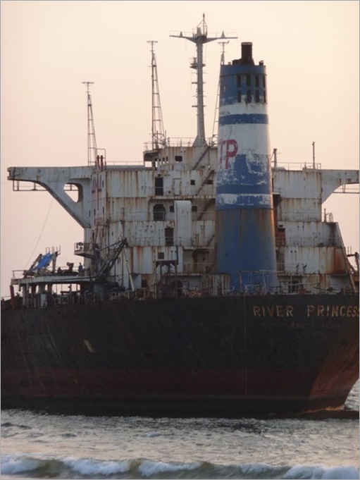Amazing Above-Water Shipwrecks_9