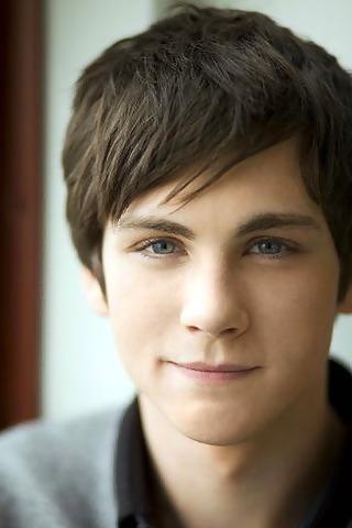 logan lerman bg