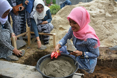 Bupati Chusnunia Lakukan Peletakan Batu Pertama Pembangunan Sekretariat IBI Lampung Timur 