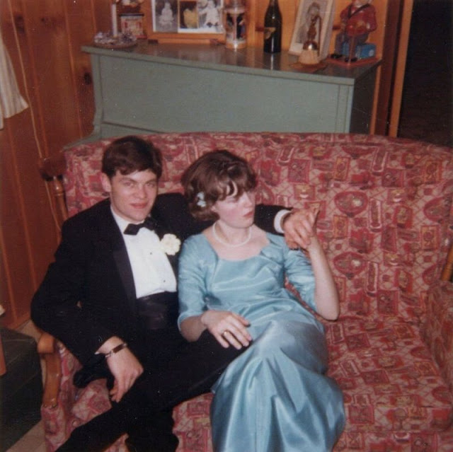 40 Beautiful Photos That Defined ’60s Prom Dresses ~ Vintage Everyday